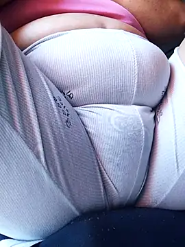 Snapshot of Monseratte21 chatting on 12-18-25, 01:28 Monseratte21 online show from 12-18-25, 01:28