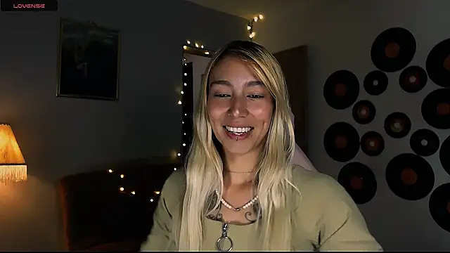 Saucy Jenn online show from 03-01-25, 01:53