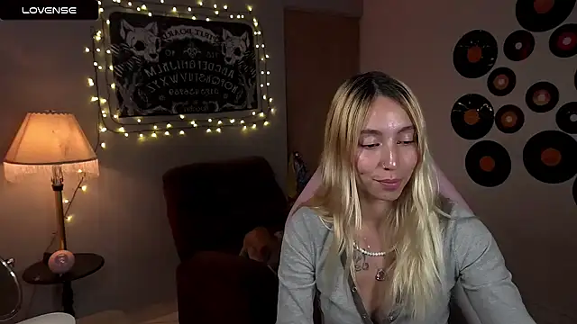 Saucy Jenn online show from 03-16-25, 04:52