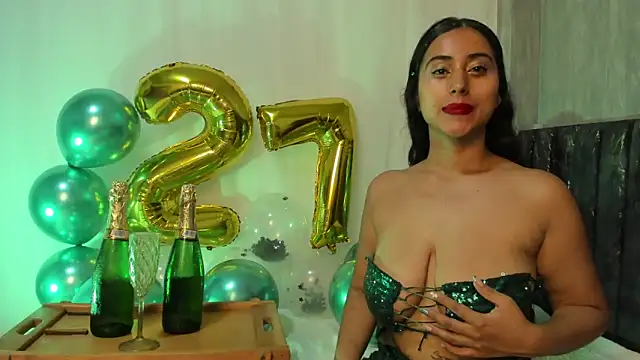 Valentinne z online show from 12-11-24, 05:32