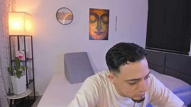 Snapshot of alejandro_calderon1 chatting on 06-16-26, 04:04 alejandro calderon1 online show from 06-16-26, 04:04