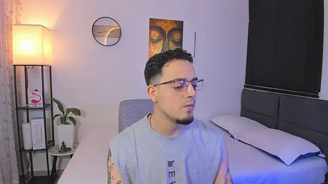 Snapshot of alejandro_calderon1 chatting on 06-18-26, 03:18 alejandro calderon1 online show from 06-18-26, 03:18