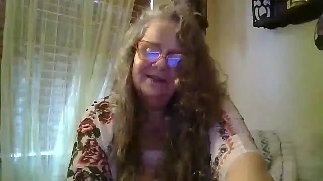 Snapshot of DestineeLoverGirl chatting on 03-23-26, 02:43 DestineeLoverGirl online show from 03-23-26, 02:43