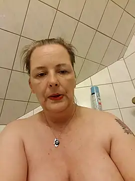 Snapshot of saharaheiss chatting on 12-01-24, 07:36 saharaheiss online show from 12-01-24, 07:36