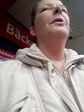 Snapshot of saharaheiss chatting on 01-23-25, 02:39 saharaheiss online show from 01-23-25, 02:39