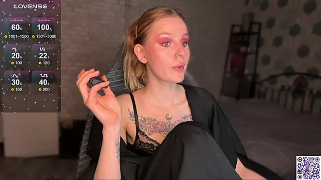 Chanel Gill online show from 10-31-25, 06:31