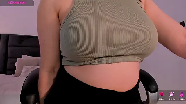 Snapshot of JennaOlsonX chatting on 02-01-25, 01:12 JennaOlsonX online show from 02-01-25, 01:12