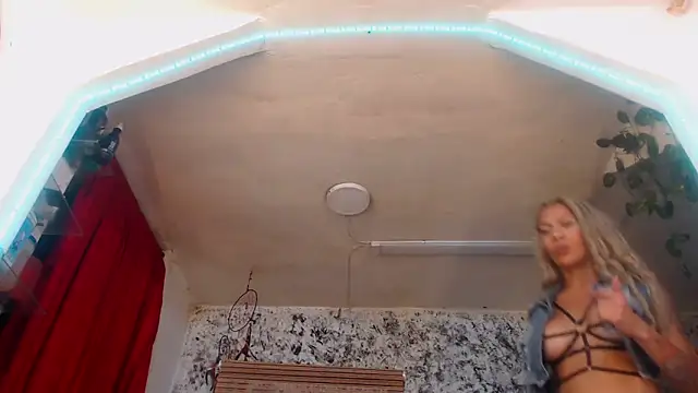 Snapshot of hornytsblonde chatting on 01-21-25, 02:26 hornytsblonde online show from 01-21-25, 02:26