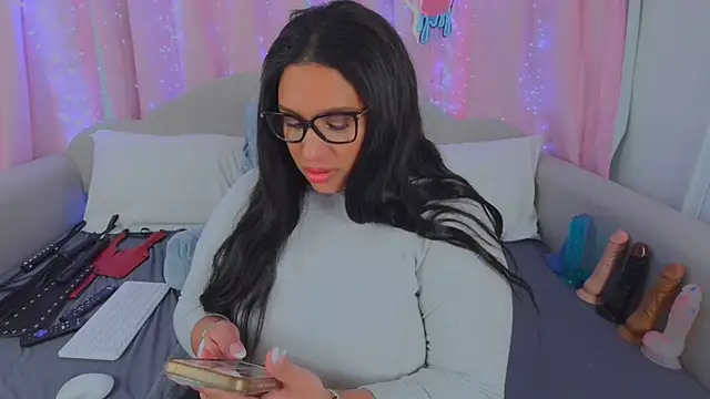 Snapshot of MeghanXO chatting on 12-13-24, 02:43 MeghanXO online show from 12-13-24, 02:43