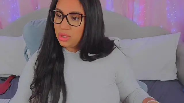 Snapshot of MeghanXO chatting on 12-18-24, 02:49 MeghanXO online show from 12-18-24, 02:49