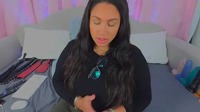 Snapshot of MeghanXO chatting on 02-11-25, 02:46 MeghanXO online show from 02-11-25, 02:46
