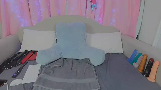 Snapshot of MeghanXO chatting on 02-15-25, 11:14 MeghanXO online show from 02-15-25, 11:14
