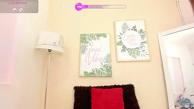 Snapshot of pameela_brown chatting on 01-28-25, 08:15 pameela brown online show from 01-28-25, 08:15