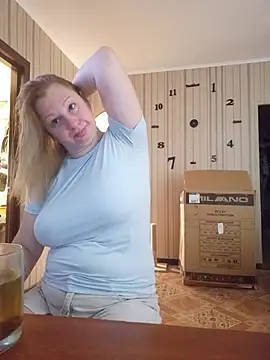 Snapshot of BustyBlond chatting on 08-08-26, 04:36 BustyBlond online show from 08-08-26, 04:36