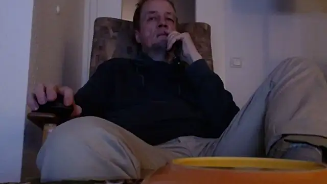 Snapshot of Cordt27 chatting on 11-17-25, 05:30 Cordt27 online show from 11-17-25, 05:30