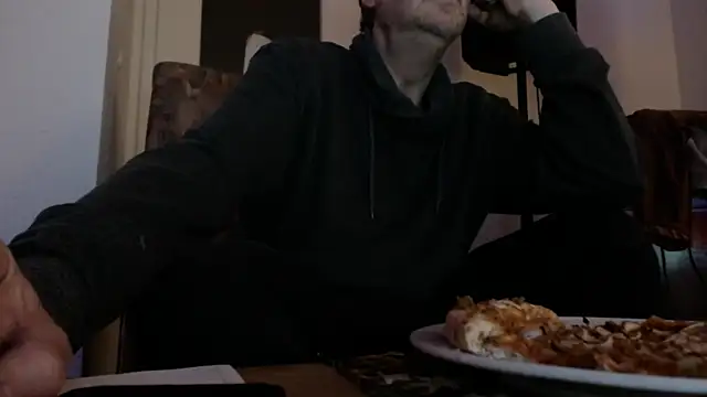 Snapshot of Cordt27 chatting on 12-18-25, 11:00 Cordt27 online show from 12-18-25, 11:00