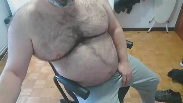 mikeyhotbear online show from 11-25-25, 09:20
