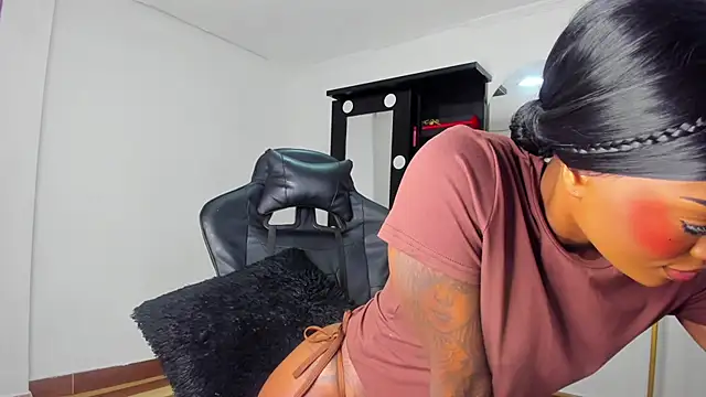 Snapshot of Emattaylor chatting on 11-29-25, 11:02 Emattaylor online show from 11-29-25, 11:02