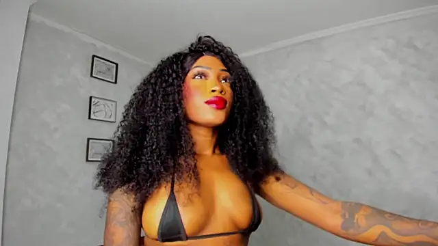 Snapshot of Emattaylor chatting on 01-12-26, 10:42 Emattaylor online show from 01-12-26, 10:42