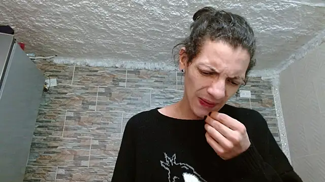 Snapshot of omar_alurba chatting on 10-23-25, 05:44 omar alurba online show from 10-23-25, 05:44