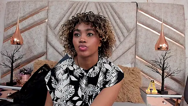 AgataRinaldi online show from 11-18-25, 08:24