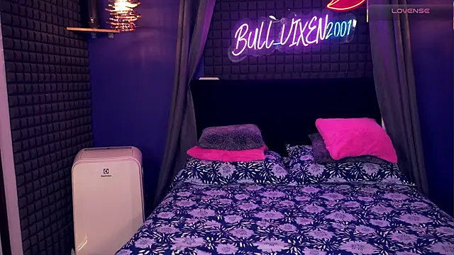 bull vixen2001 online show from 11-17-25, 10:37