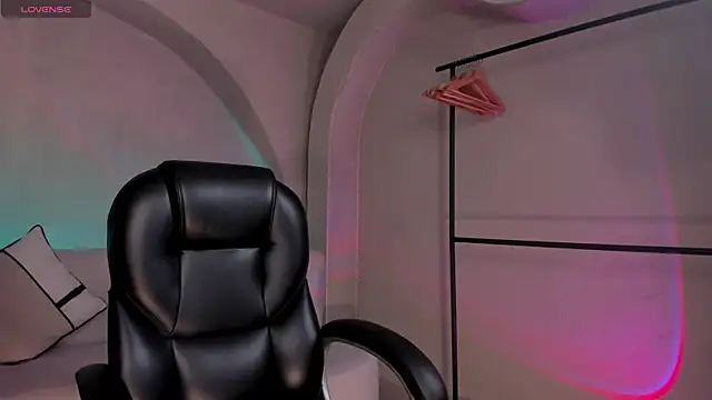 ErikaBenz  online show from 10-21-25, 12:17