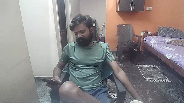 Snapshot of Indiaguy4u chatting on 01-18-25, 01:29 Indiaguy4u online show from 01-18-25, 01:29