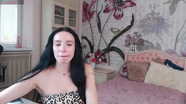 AliciaBow online show from 10-08-25, 12:03