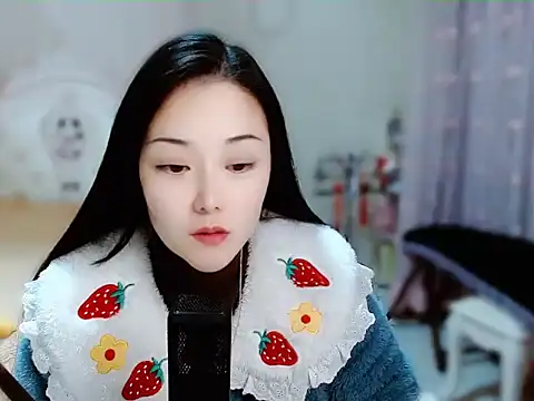 Snapshot of Angel-C chatting on 12-23-24, 01:18 Angel-C online show from 12-23-24, 01:18
