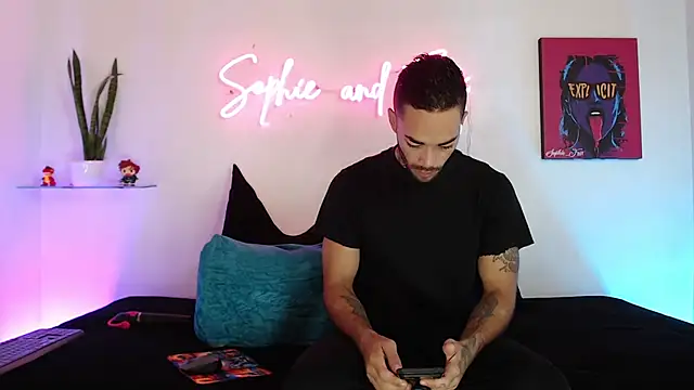 Snapshot of SophieFoxx17 chatting on 10-15-25, 12:16 SophieFoxx17 online show from 10-15-25, 12:16