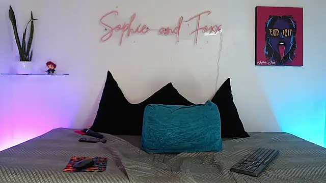 Snapshot of SophieFoxx17 chatting on 11-04-25, 01:54 SophieFoxx17 online show from 11-04-25, 01:54