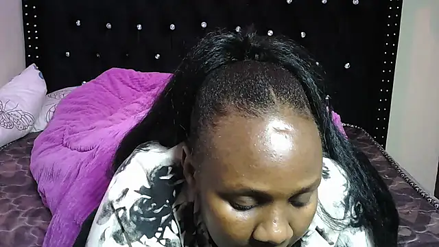 Toomuchbooty33 online show from 10-30-25, 09:48