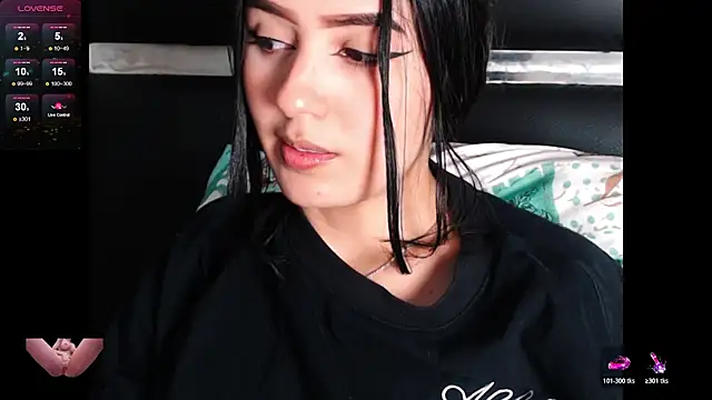 Snapshot of Danae_999 chatting on 03-17-26, 11:30 Danae 999 online show from 03-17-26, 11:30