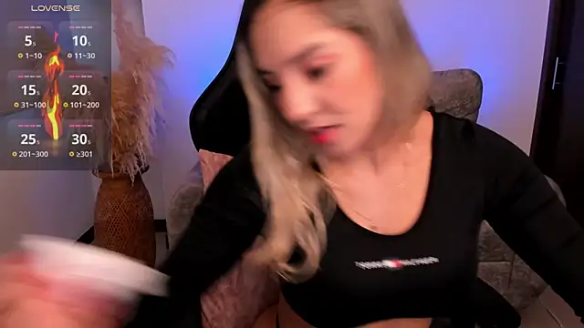 Snapshot of chloerossi chatting on 03-05-26, 10:39 chloerossi online show from 03-05-26, 10:39