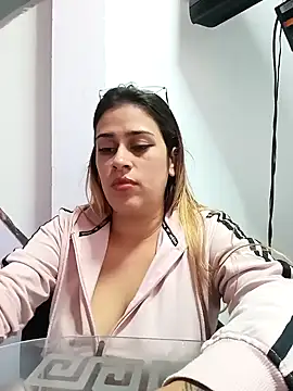 Latina sexy1 online show from 02-04-25, 04:39