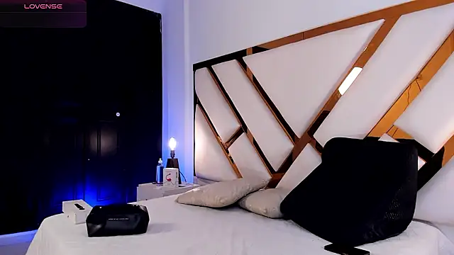 Aron cruz online show from 03-06-26, 01:40