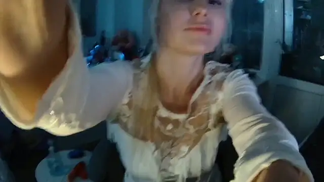 Snapshot of GlamSquirt chatting on 10-20-25, 06:30 GlamSquirt online show from 10-20-25, 06:30