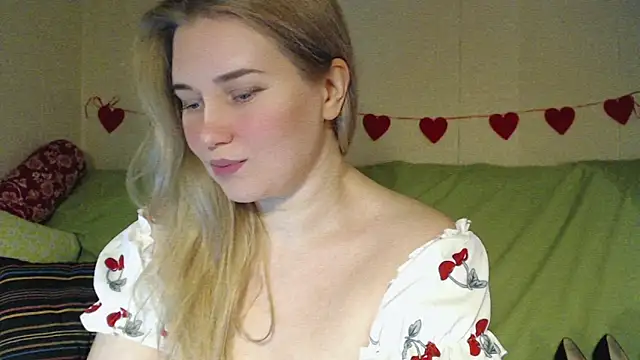 mmmPinUpGirl online show from 02-15-26, 11:30