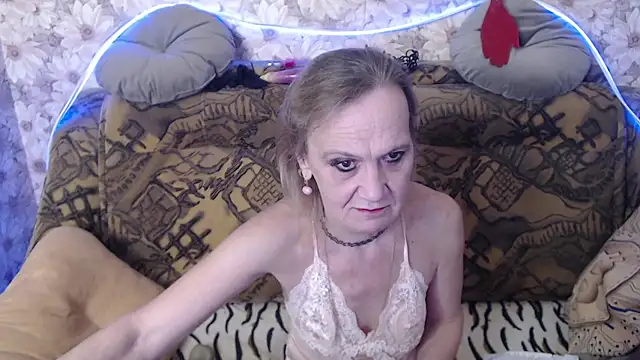 MissBekker online show from 11-17-25, 09:20