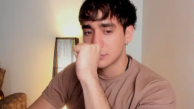 Snapshot of AlexRivera6 chatting on 12-04-25, 11:46 AlexRivera6 online show from 12-04-25, 11:46