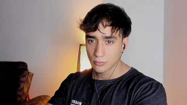 Snapshot of AlexRivera6 chatting on 12-16-25, 10:04 AlexRivera6 online show from 12-16-25, 10:04