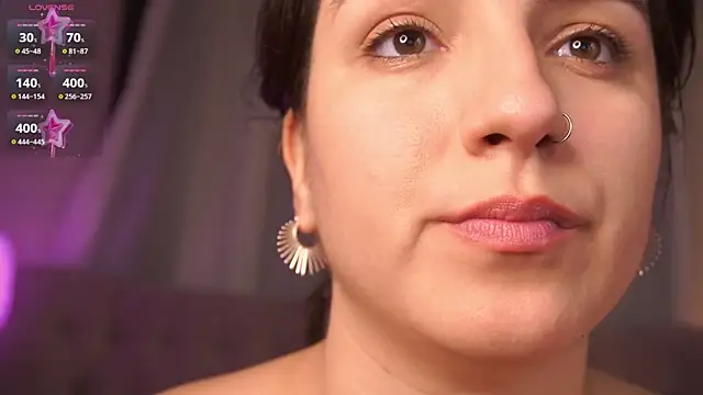 Snapshot of Daphne_Moss chatting on 02-05-25, 12:10 Daphne Moss online show from 02-05-25, 12:10