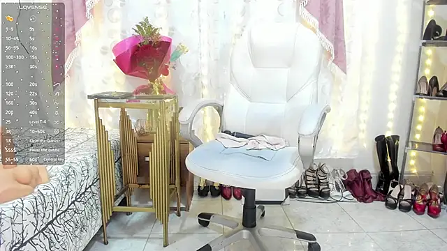 Snapshot of Chanel_Doll_ chatting on 02-14-25, 02:02 Chanel Doll online show from 02-14-25, 02:02
