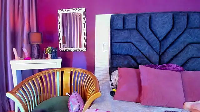 Mia-Bloom online show from 12-16-24, 03:08