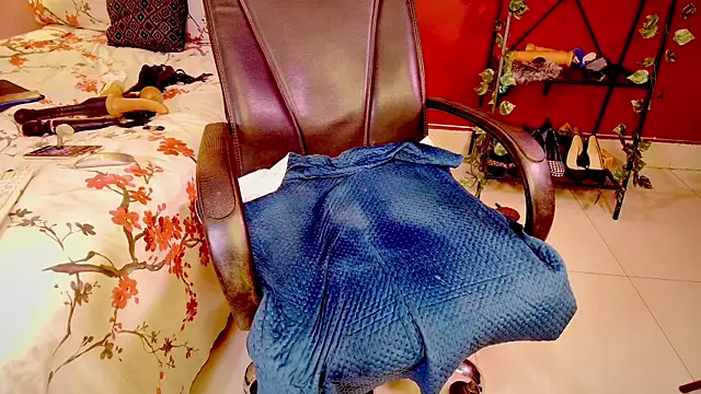 Snapshot of Naughty_nightz chatting on 02-21-25, 10:04 Naughty nightz online show from 02-21-25, 10:04