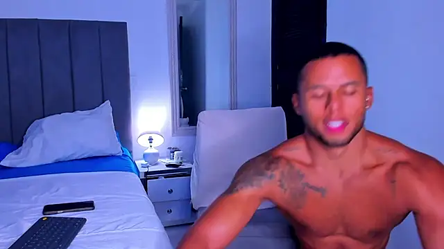 Snapshot of ethan_brown_ chatting on 10-04-25, 03:32 ethan brown online show from 10-04-25, 03:32