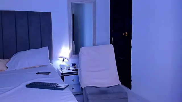 Snapshot of ethan_brown_ chatting on 10-31-25, 03:46 ethan brown online show from 10-31-25, 03:46