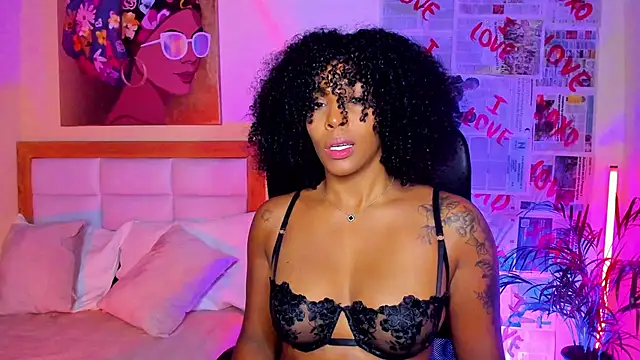 Snapshot of AitanaBrown_ chatting on 02-14-26, 11:23 AitanaBrown online show from 02-14-26, 11:23