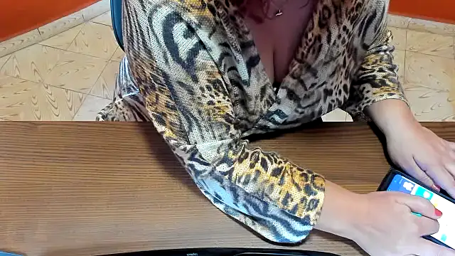 NikkiHolland online show from 11-11-25, 09:31